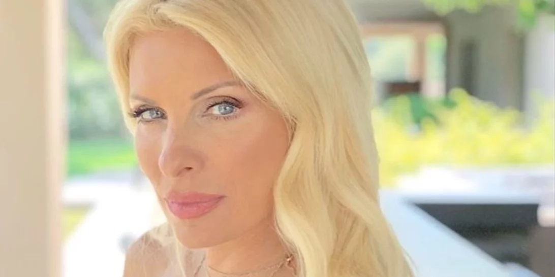 Ελένη Μενεγάκη | Στέλνει την πιο καλοκαιρινή καλημέρα φορώντας το μαγιό της!