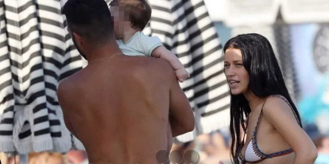 Γιώργος Τζαβέλλας & Αθηνά Πικράκη | Οι πρώτες διακοπές με τον γιο τους! Πού τους εντόπισε ο φωτογραφικός φακός;