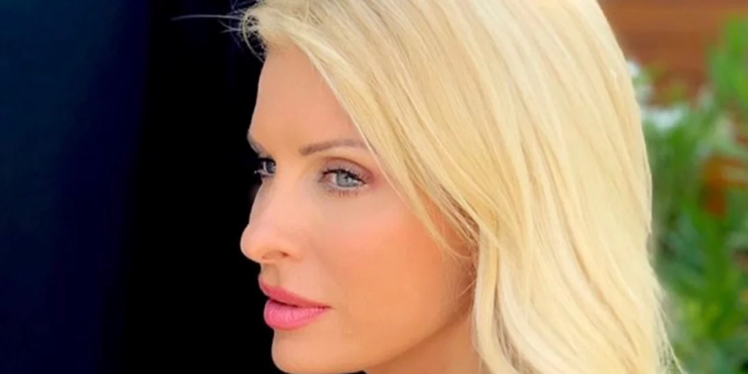 Ελένη Μενεγάκη | Επέστρεψε στην Άνδρο και πετάει από την χαρά της (κυριολεκτικά)