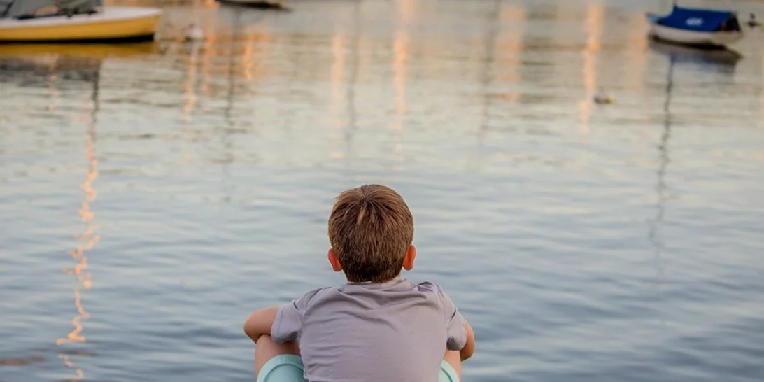 Τα παιδιά κατέχουν από τη φύση τους μια μοναδική, μαγική τέχνη: την τέχνη του χαζέματος