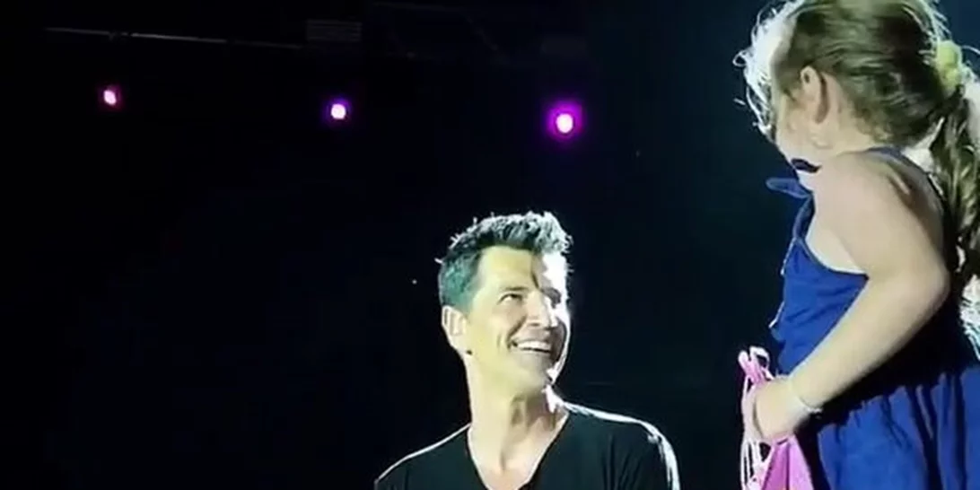 So cute! Η Αριάδνη Ρουβά "επισκέφτηκε" τον πατέρα της στην σκηνή