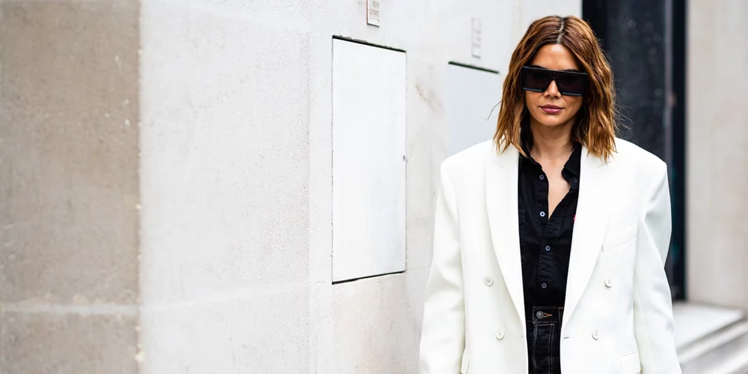 5 χρώματα στα ρούχα που κολακεύουν πάντα τις καστανές και μελαχρινές