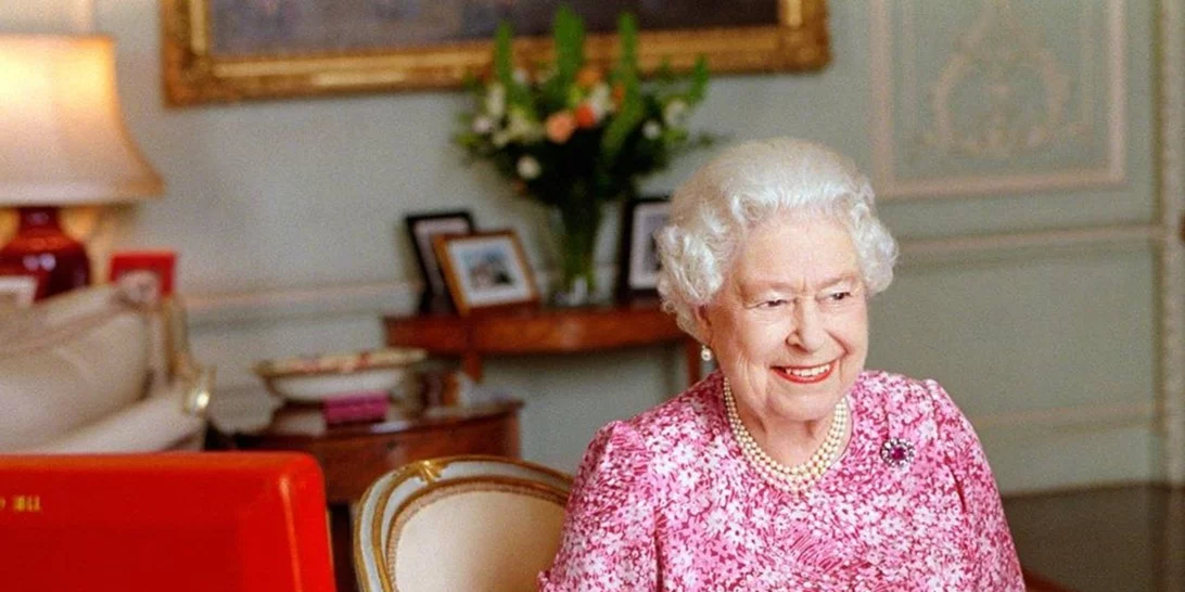 Η προσωπική ενδυματολόγος της Βασίλισσας Ελισάβετ θα κυκλοφορήσει βιβλίο με όλα όσα θέλουμε να ξέρουμε