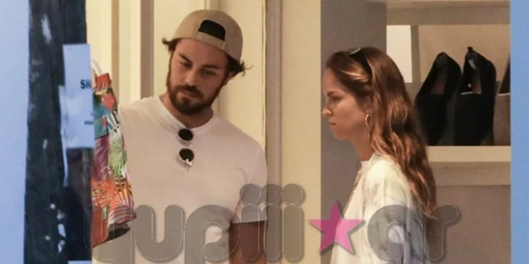 Πατρίτσια Μίλικ Περιστέρη | Με γοητευτικό συνοδό στην Πάρο!