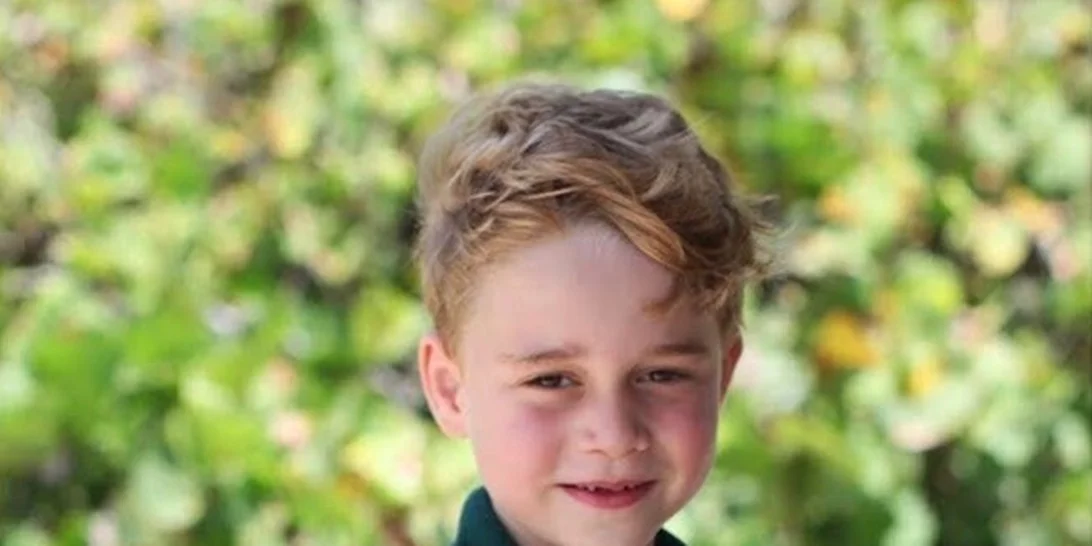 Ο πρίγκιπας George έγινε 7 ετών! Ποζάρει χαμογελαστός στις νέες φωτογραφίες