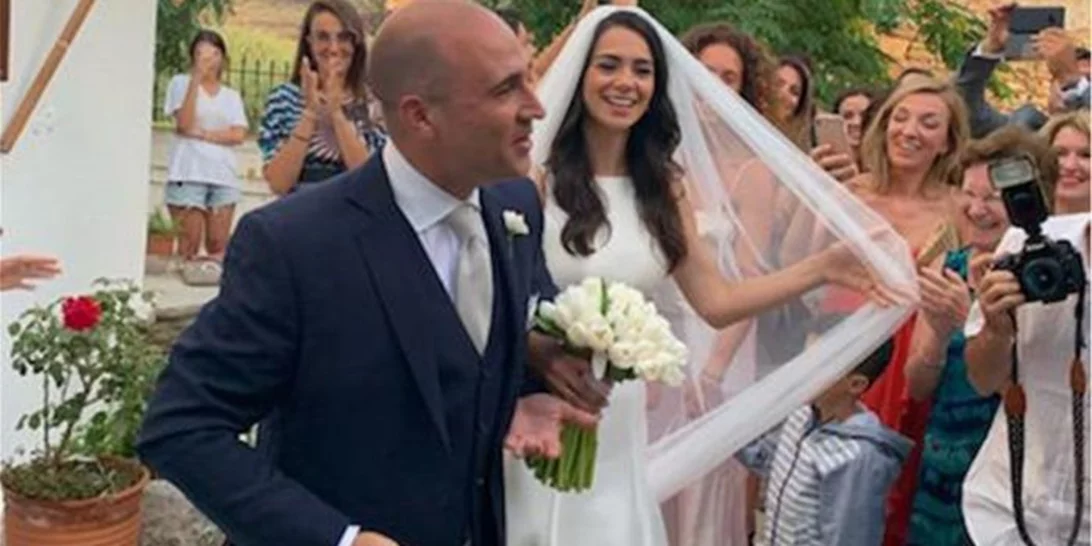 Κωνσταντίνος Μπογδάνος | Η βραδινή έξοδος με την σύζυγό του μετά την εκλογική του νίκη