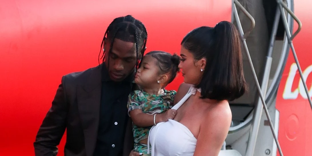 Η κόρη της Kylie Jenner έκανε την πρώτη της εμφάνιση σε κόκκινο χαλί