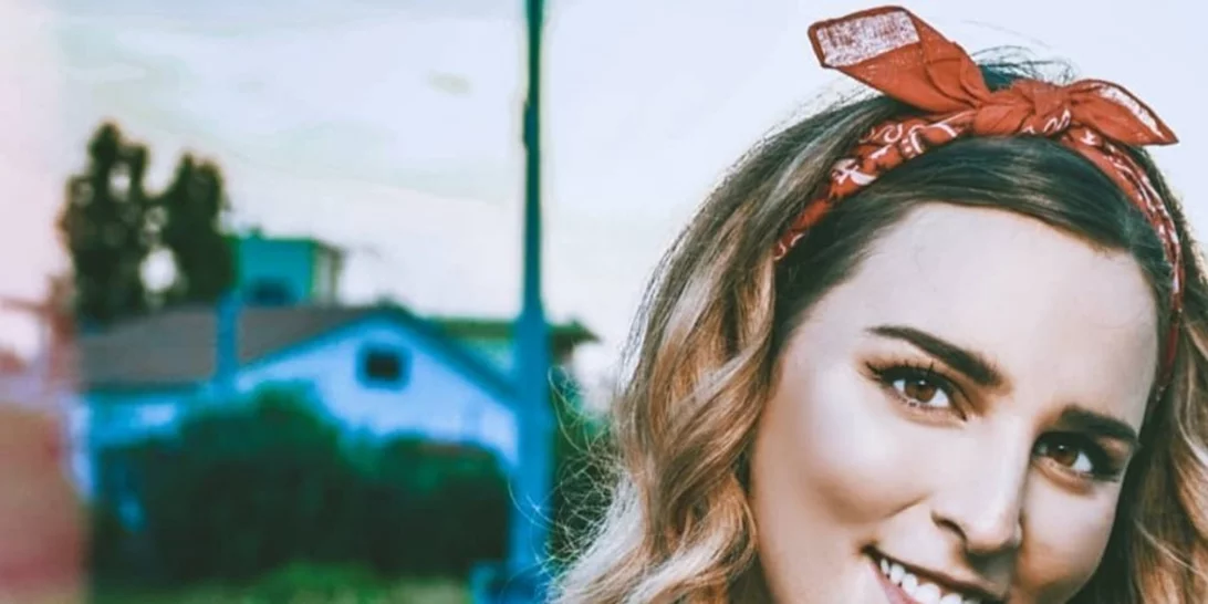 Εβελίνα Νικόλιζα | Mε το πιο τέλειο χρώμα μαλλιών, λίγο πριν το φθινόπωρο!