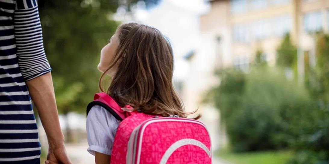 Το ήξερες ότι με την αγορά ενός laptop, θα πάρεις δώρο σχολική τσάντα; Κι όμως μπορείς!