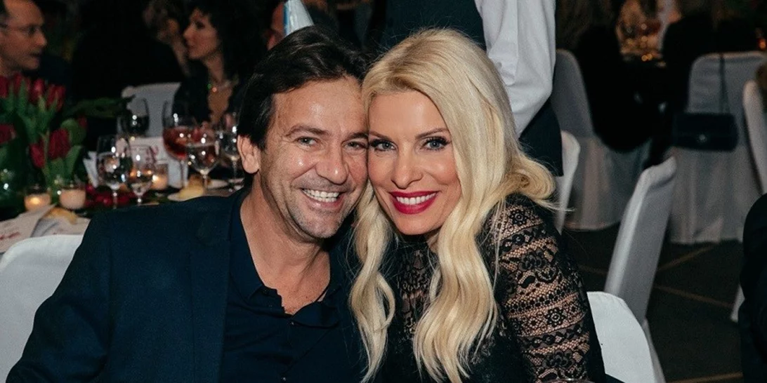 Ελένη Μενεγάκη - Μάκης Παντζόπουλος | Στο αεροδρόμιο λίγο πριν τις χριστουγεννιάτικες διακοπές