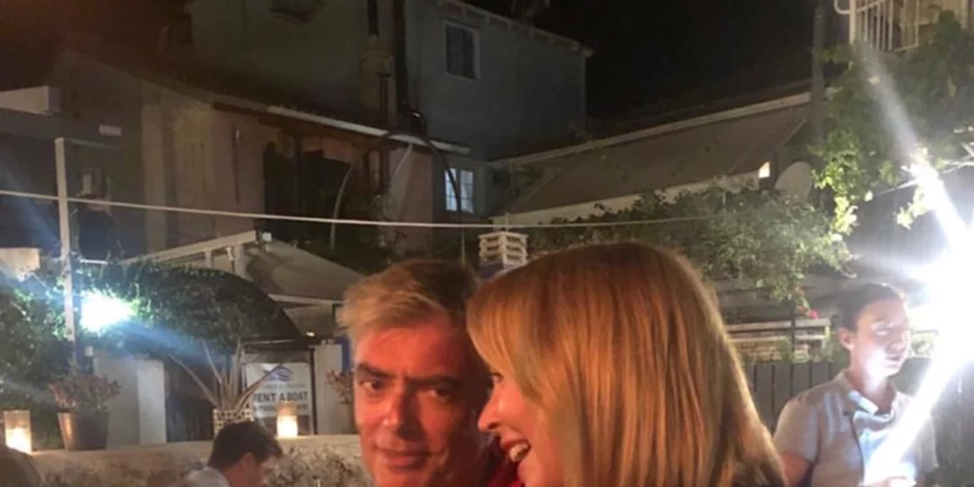 Τατιάνα Στεφανίδου | Ποζάρει με σορτσάκι πάνω σε σκάφος