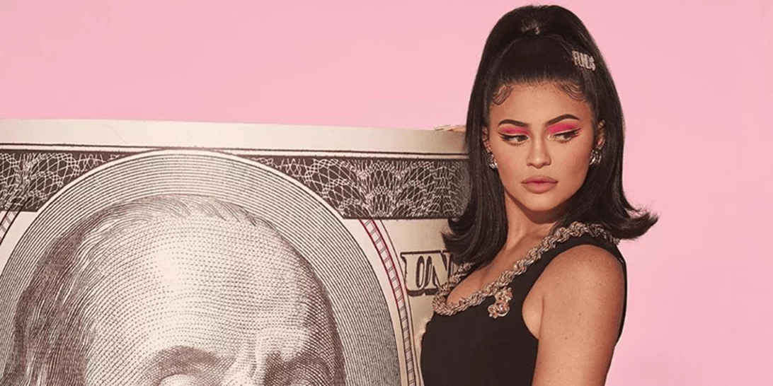 H Kylie Jenner φόρεσε ένα look που δεν θυμίζει σε τίποτα την οικογένεια Kardashian