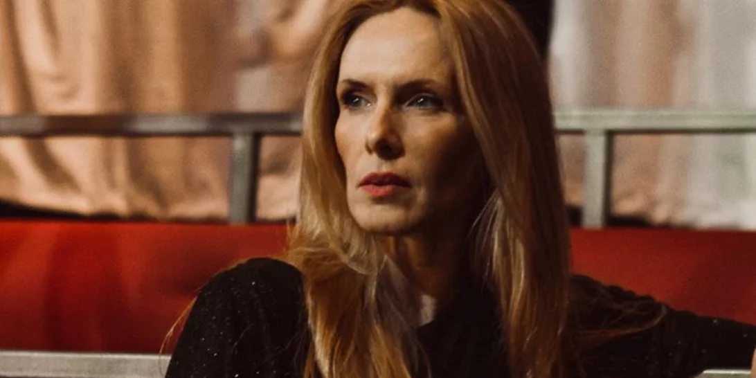 Μετά από χρόνια ορκισμένη ginger η Εβελίνα Παπούλια άλλαξε χρώμα στα μαλλιά της