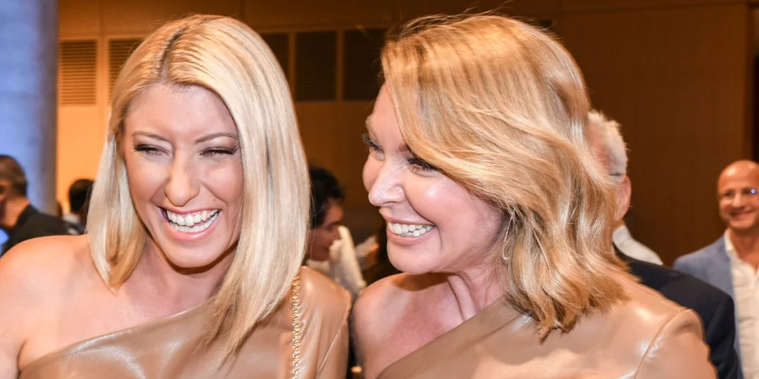 Σία Κοσιώνη και Τατιάνα Στεφανίδου | Φόρεσαν το ίδιο φόρεμα στην παρουσίαση προγράμματος του ΣΚΑΪ