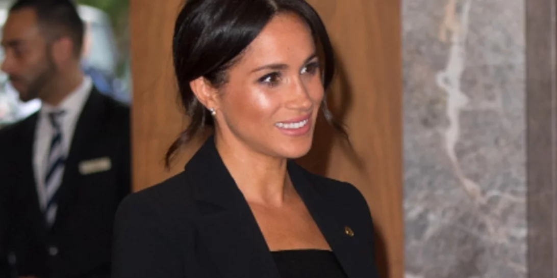 Meghan Markle | Με black & white σύνολο που δε θα φύγει ποτέ από τη μόδα
