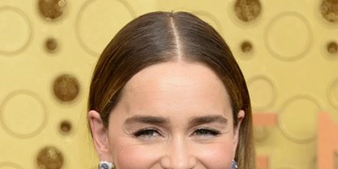 H Emilia Clarke γιόρτασε τα γενέθλιά της κάνοντας ελεύθερη πτώση από αεροπλάνο