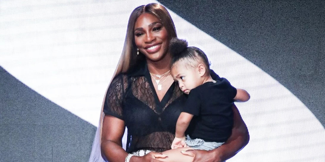 Η Serena Williams και η κόρη της Olympia με ίδιο look στο γήπεδο