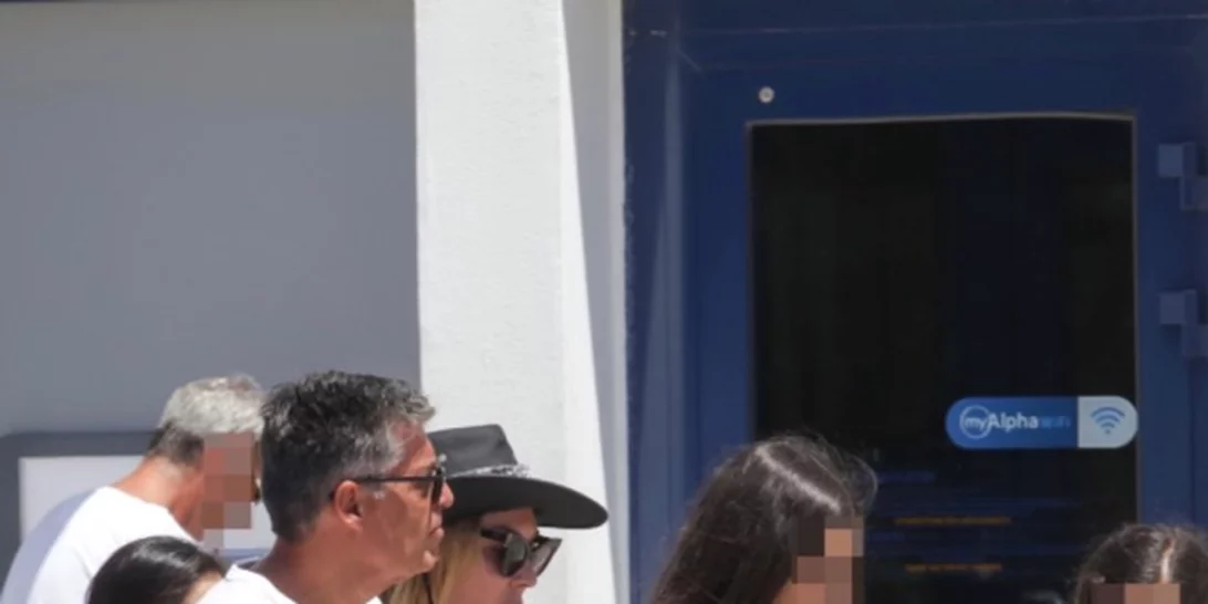 Τατιάνα Στεφανίδου - Νίκος Ευαγγελάτος | Χαλαρή βόλτα με την πανύψηλη κόρη τους, Λυδία (νέες pics)