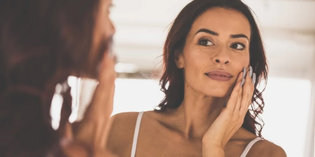 Foundation με νερό | Eσύ θα δοκίμαζες το νέο, πολύ δημοφιλές hack του TikTok;