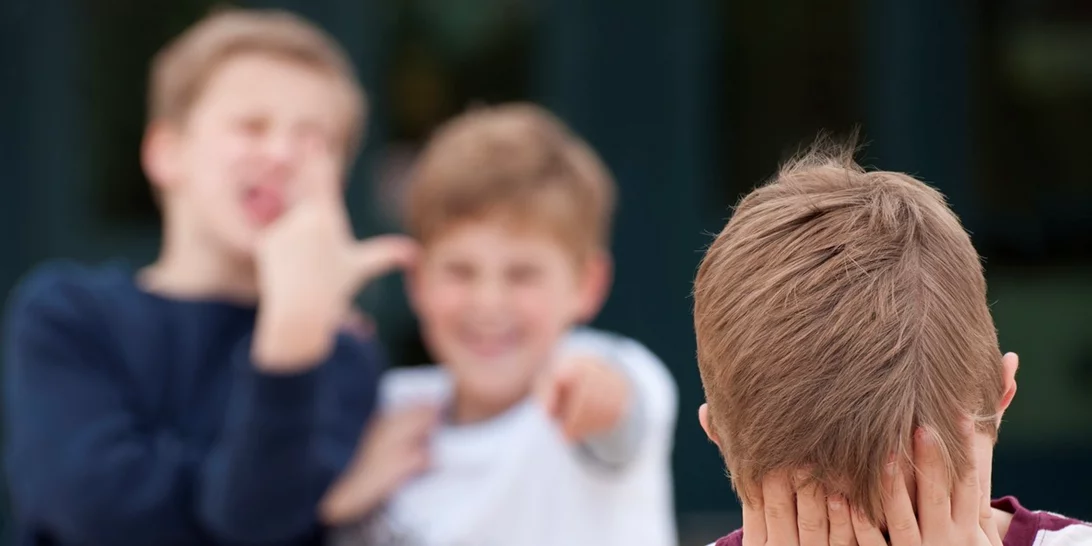 Τι είναι ο σχολικός εκφοβισμός και πώς πρέπει να το αντιμετωπίσεις ως γονιός;