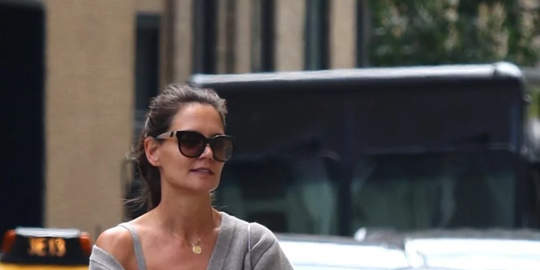H Katie Holmes φόρεσε και πάλι το πλεκτό τοπ που θα γίνει viral