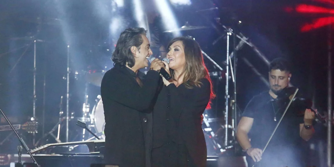 Καίτη Γαρμπή - Διονύσης Σχοινάς | Το τρυφερό φιλί που έδωσαν στη σκηνή!