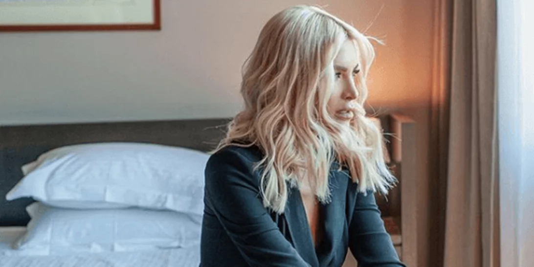 Κατερίνα Καινούργιου | Πρεμιέρα στα λευκά