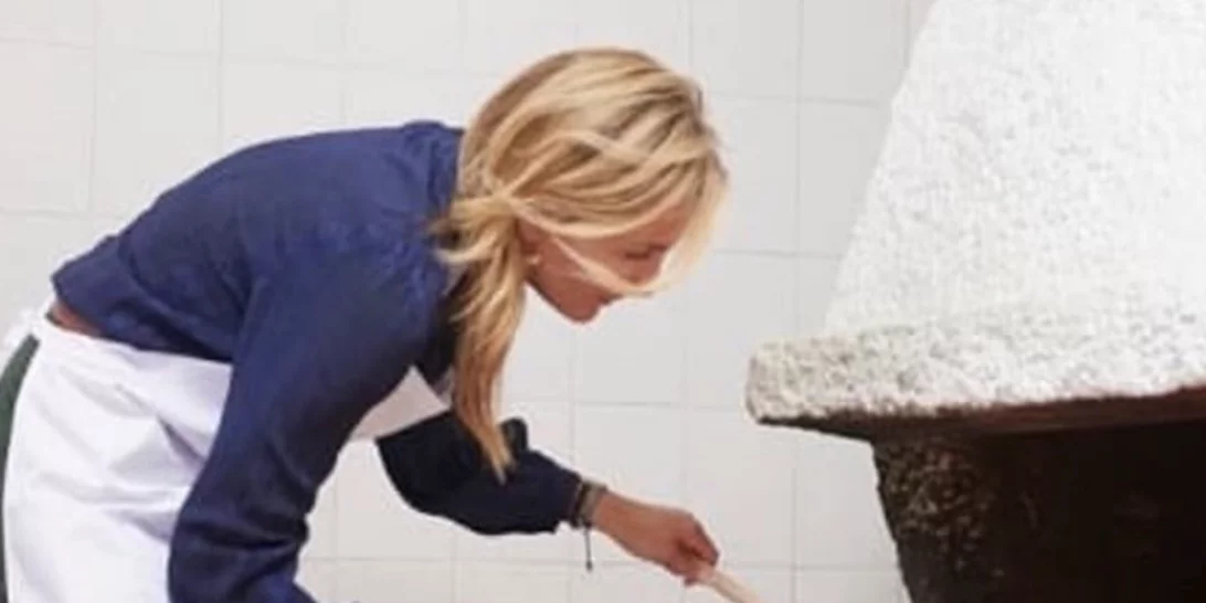 Επίσκεψη Mαρέβας Μητσοτάκη στη Θεσσαλονίκη | Άνοιξε φύλλο και φούρνισε (pics)