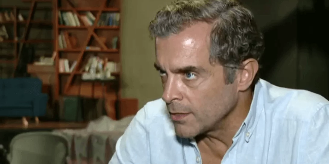 Κωνσταντίνος Μαρκουλάκης | Μιλά για όλα! Το «Λόγω Τιμής», η ηλικία του & η ευτυχία που άργησε να έρθει στη ζωή του