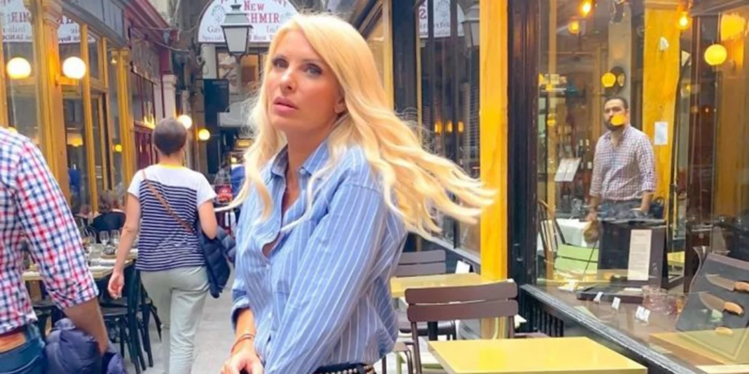 Ελένη Μενεγάκη | Τα εντυπωσιακά πορτρέτα μετά το ταξίδι στη Γαλλία