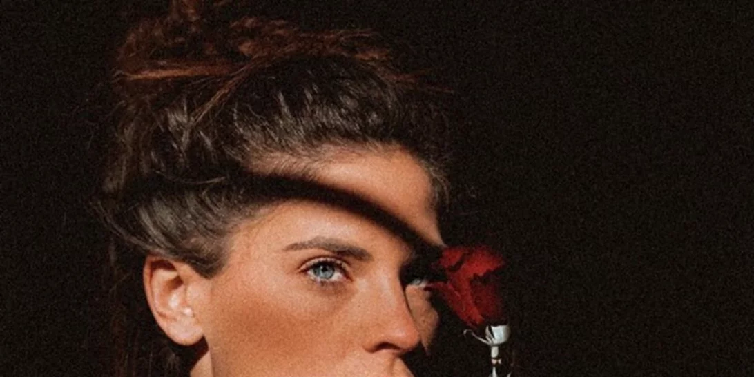 Χριστίνα Μπόμπα | Τι φόρεσε στον γάμο του αδερφού του Σάκη Τανιμανίδη;