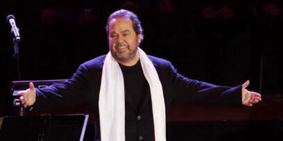 Γιάννης Πάριος | Είναι αυτή η ξανθιά καλλονή η νέα του σύντροφος;