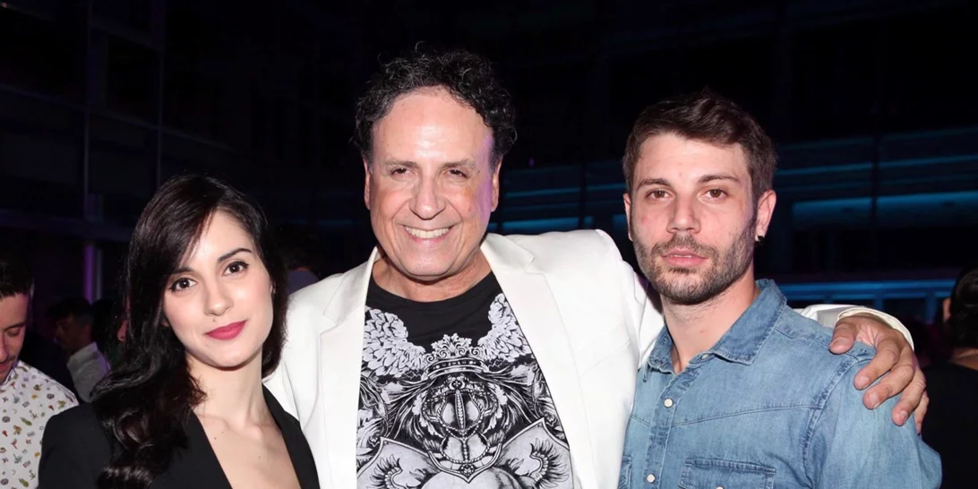 «Καφέ της Χαράς | «Βάλια» και «Μανωλάκης» ποζάρουν με τον Χάρη Ρώμα μετά από χρόνια