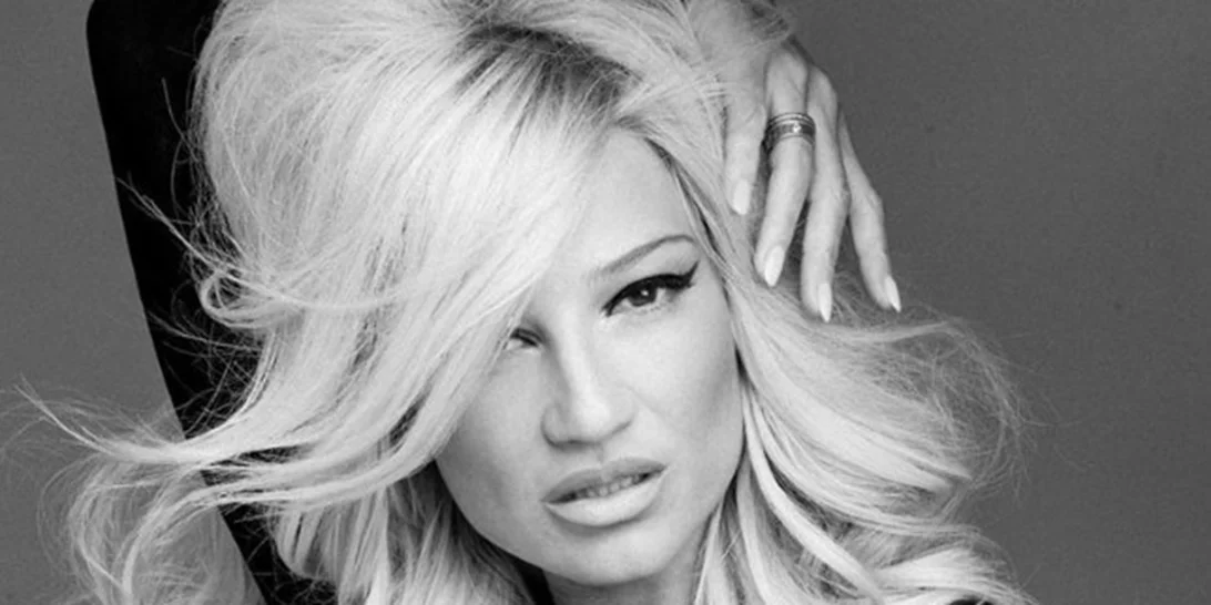 Η Φαίη Σκορδά φόρεσε τη μεγαλύτερη τάση της σεζόν στην πρεμιέρα της