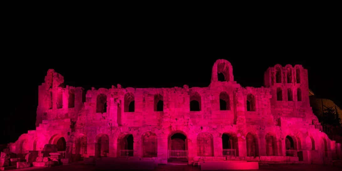 Το Ηρώδειο φωτίστηκε ροζ υπενθυμίζοντας τη σημασία της πρόληψης