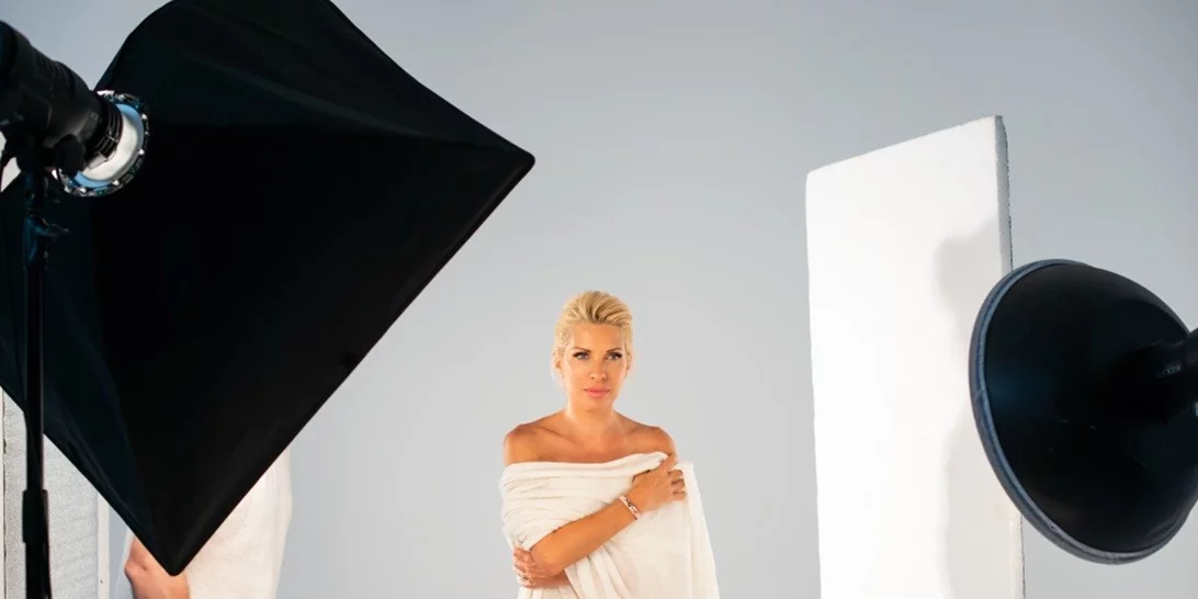 Ελένη Μενεγάκη | Backstage φωτογραφίες από την καμπάνια κατά του καρκίνου του μαστού