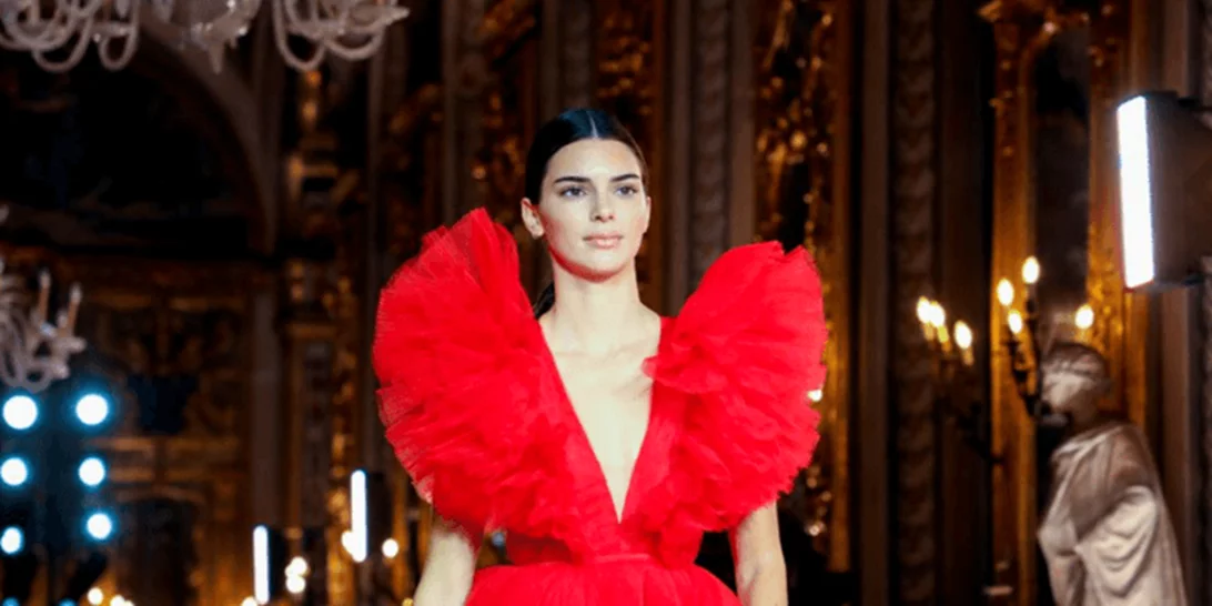 Giambattista Valli X H&M | Η συλλογή παρουσιάστηκε σε μία μοναδική πασαρέλα στη Ρώμη