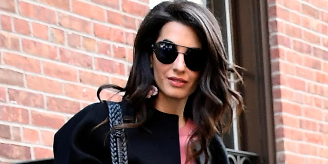 Amal Clooney | Oι πανάκριβες χειρουργικές μάσκες που πουλάει η αδερφή της προκάλεσαν αντιδράσεις