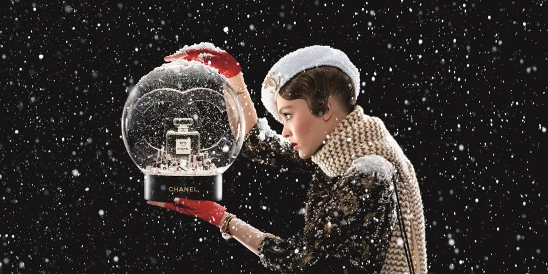 O οίκος Chanel μάς ταξιδεύει στο πιο παραμυθένιο χριστουγεννιάτικο παραμύθι