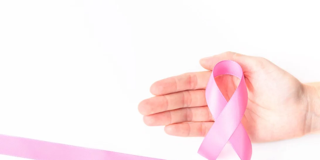 Η ghd λανσάρει τη σειρά “Ink on Pink” και στηρίζει το Άλμα Ζωής