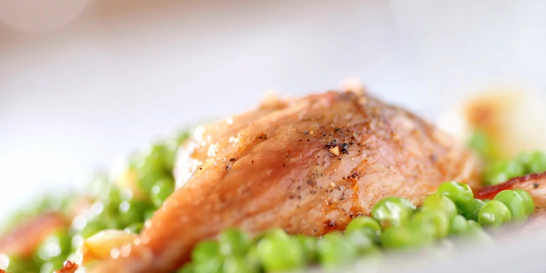 Συνταγή για κοτόπουλο γεμιστό με αρακά