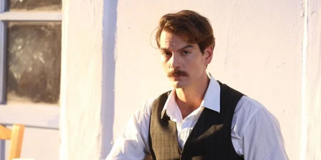 Γιάννης Κουκουράκης | Θυμάσαι πως ο Κωνσταντής από τις «Άγριες Μέλισσες» είχε ένα πολυσυζητημένο ειδύλλιο με πολύ γνωστή tv persona;