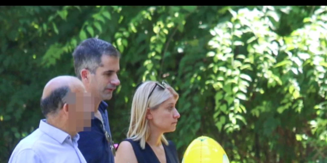 Σία Κοσιώνη – Κώστας Μπακογιάννης | Χαλαρή βόλτα με τον γιο τους (pics)