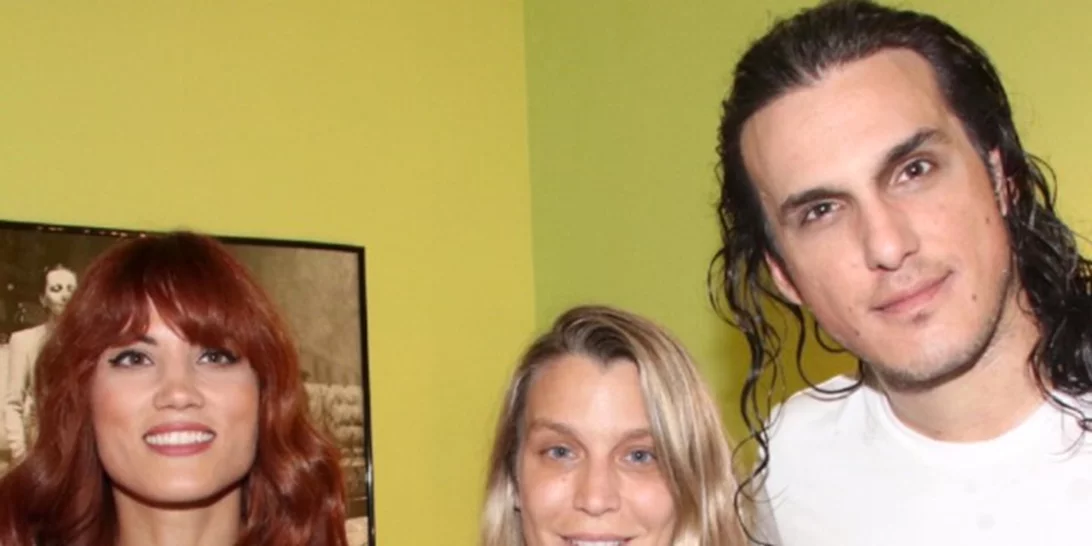 Μαίρη Συνατσάκη | Στο θέατρο για να δει τον σύντροφό της, Αιμιλιανό Σταματάκη - Δες τις φόρεσε