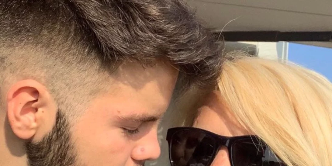 Άγγελος Λάτσιος | Άφησε μουστάκι ο γιος της Ελένης Μενεγάκη (pic)