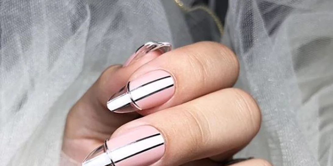 Floating Tips: Το μανικιούρ που πρέπει να δοκιμάσεις πριν γίνει mainstream