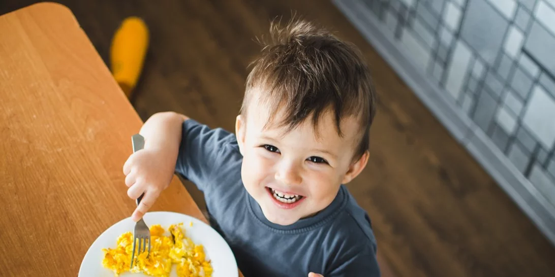 5 λάθος φράσεις σχετικές με το φαγητό που λέμε συχνά στα παιδιά