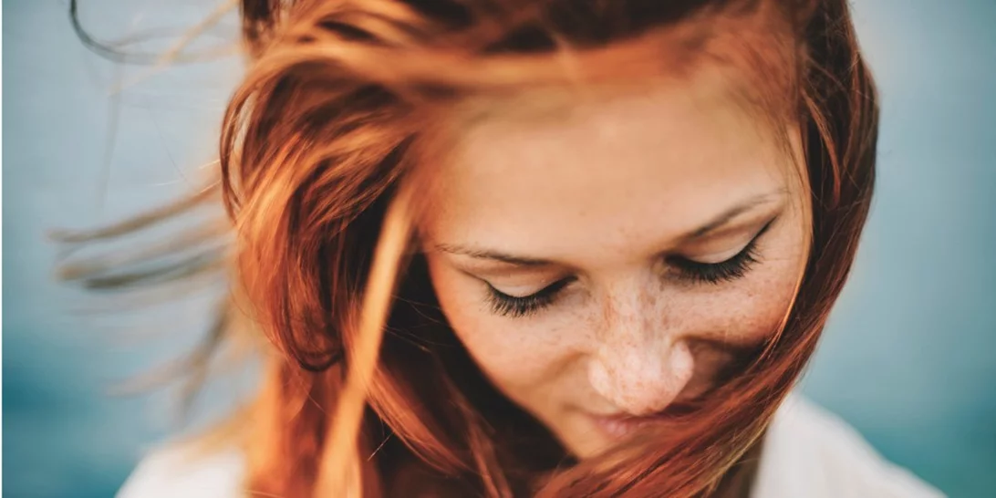 Πώς θα μεταμορφώσεις μια κουρασμένη επιδερμίδα σε λαμπερή και αναζωογονημένη