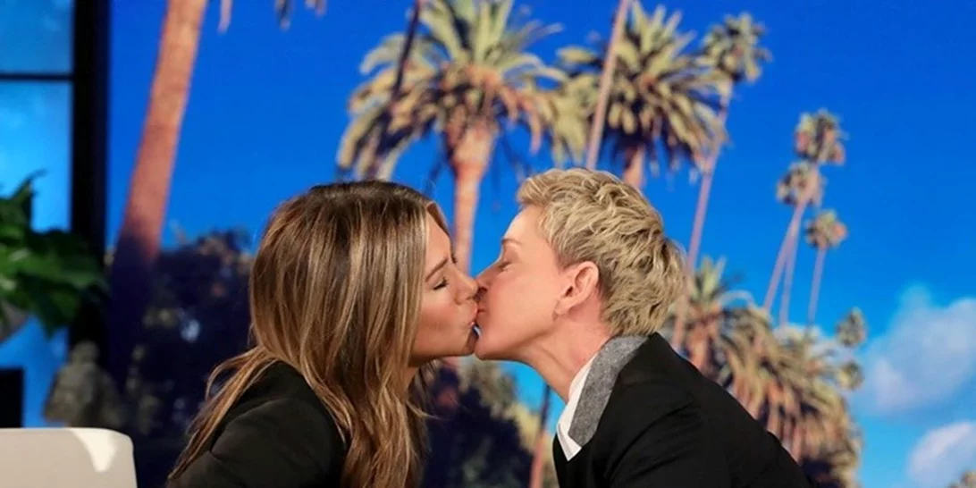 Η Jennifer Aniston και η Ellen DeGeneres αντάλλαξαν ένα φιλί on air