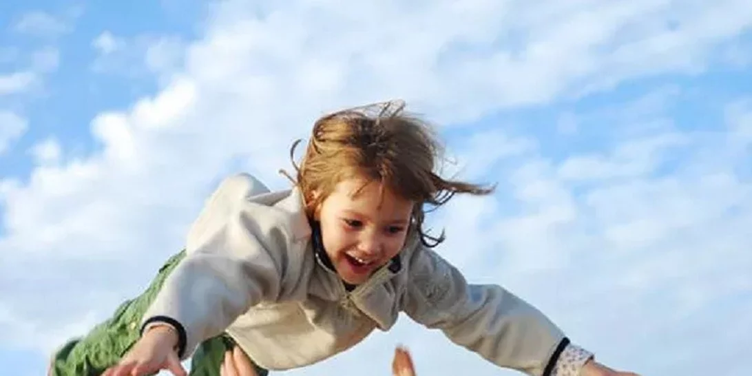 Τι είναι τα παιχνίδια εμπιστοσύνης και πώς μπορείς να τα παίξεις με το παιδί σου